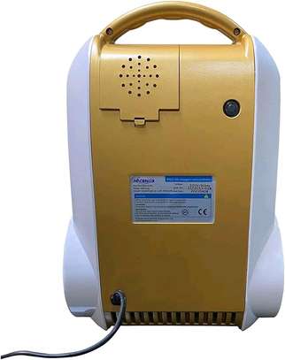 5L Oxygen Concentrator uses both AC and DC Power supplies image 3