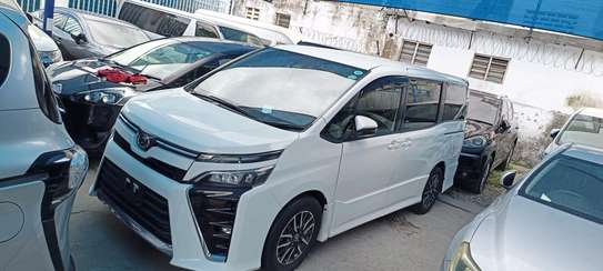 Toyota VoxY Si White 2018 2wd image 3