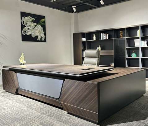 Office Desk: 2400mm L-Layout Spacious Director Desk image 2