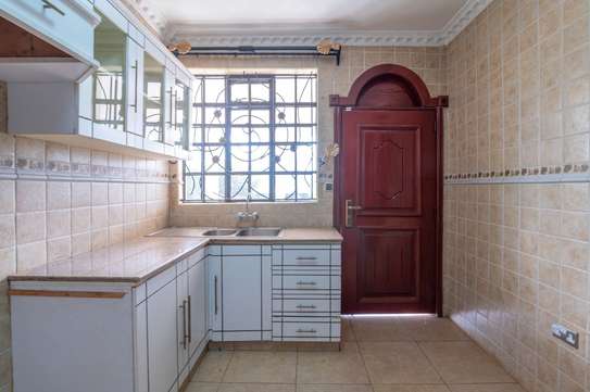 6 Bed House with En Suite in Thika Road image 15