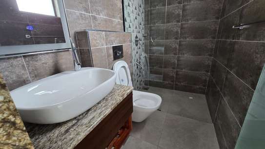 3 Bed Apartment with En Suite in Lavington image 10