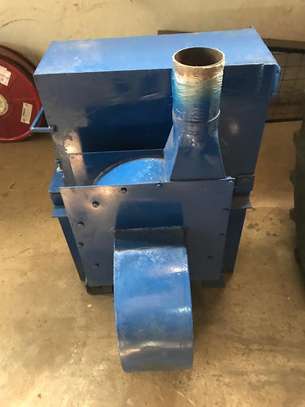 Hammer mill for animal feeds image 3