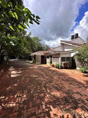 5 Bed House with En Suite at Marula Road image 10