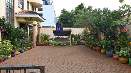 5 Bed Townhouse with En Suite in General Mathenge image 19