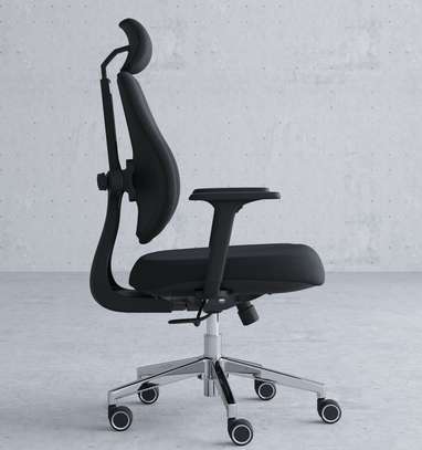 Heavy-Duty Adjustable Executive Chair image 2