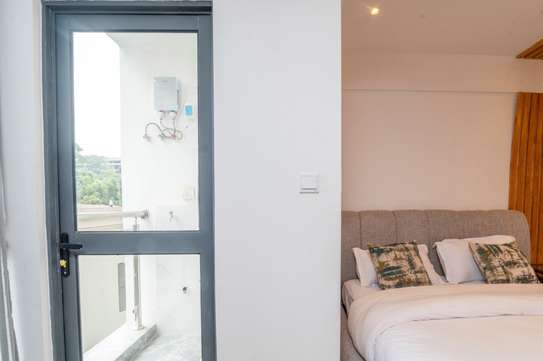Furnished 1 Bed Apartment with En Suite in Riverside image 18