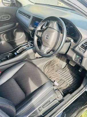 Honda vezel Black image 2