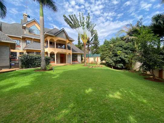 5 Bed House with En Suite at Runda image 2