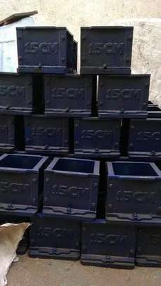 HD- Cast Iron Concrete Test Cube Moulds. 15cm image 1