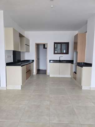 2 Bed Apartment with En Suite at 2Nd Avenue image 3
