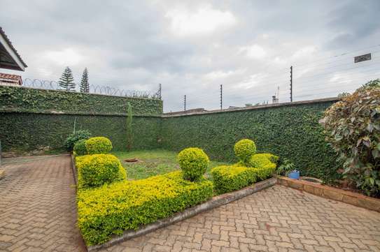 5 Bed House with En Suite in Thika image 11