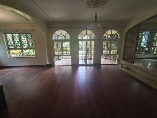 4 Bed House with Garden in Hill View image 25