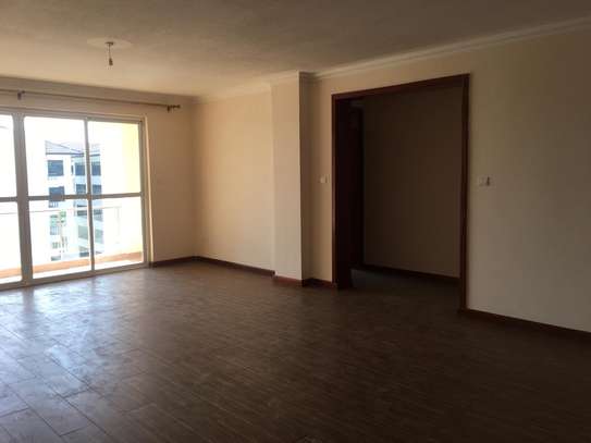 3 Bed Apartment with En Suite in Riverside image 10