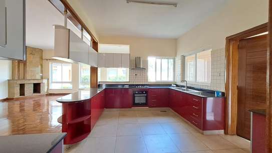 5 Bed House with En Suite in Lavington image 5