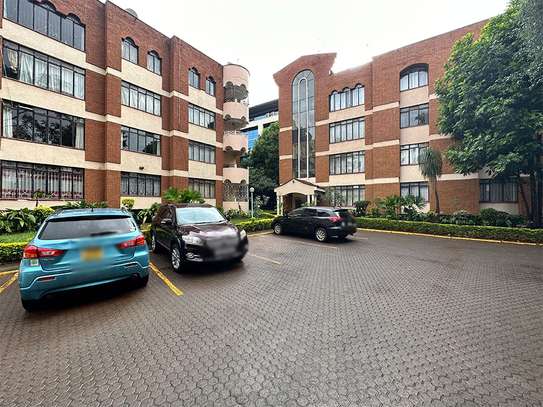 4 Bed Apartment  in Riverside image 24