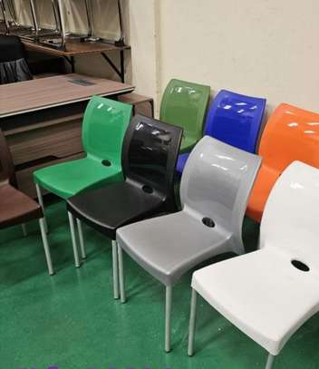 PLASTIC STACKABLE CHAIRS image 1