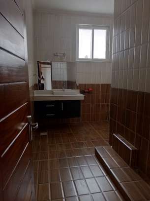 5 Bed Apartment with En Suite in Westlands Area image 3