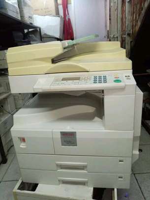 A3 A4 a5 Photocopies machine ricoh mp 2000 image 1