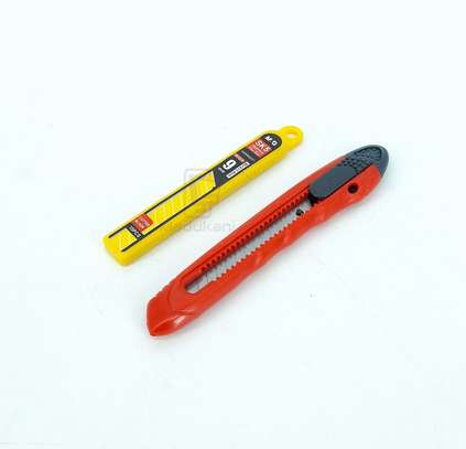 Small 9mm Retractable Box Cutter Knife with 11 Blades image 5