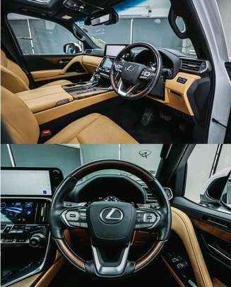 Lexus LX600 2022 Sport White image 6