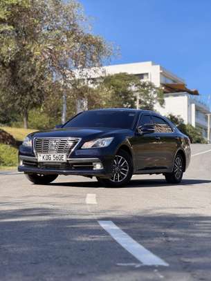 Toyota crown royal saloon image 2