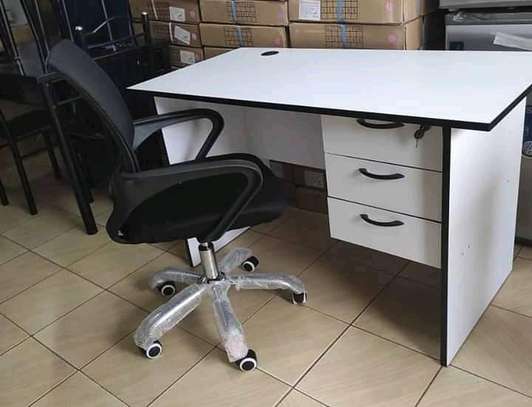 Top quality trendy office desk and chair image 4
