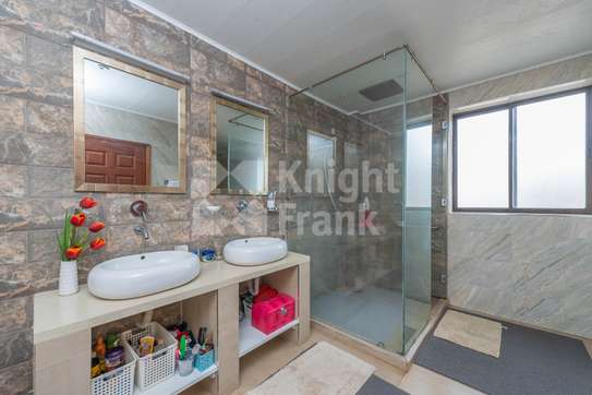 3 Bed Apartment with En Suite at Vanga Street image 34