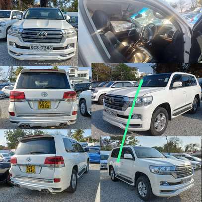 Toyota Landcruiser V8 Petrol in Mombasa image 1