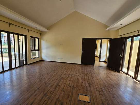 4 Bed Apartment with En Suite at Riverside Dr image 37