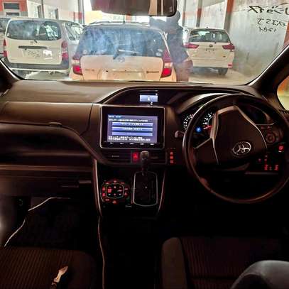 Toyota VoxY ZR White 2018 image 3