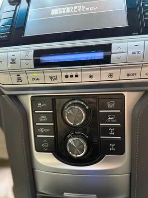 Toyota land cruiser Prado TZG diesel image 11