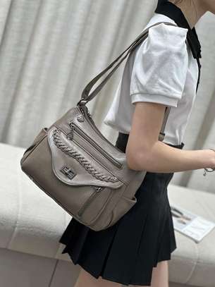 SHOULDER BAGS. SHOULDER BAGS image 3