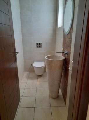 4 Bed Apartment with En Suite in General Mathenge image 15