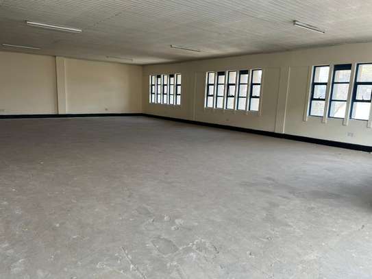2,030 ft² Warehouse with Parking in Industrial Area image 5
