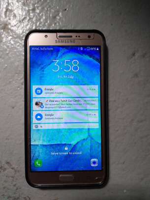Samsung Galaxy J7 image 2