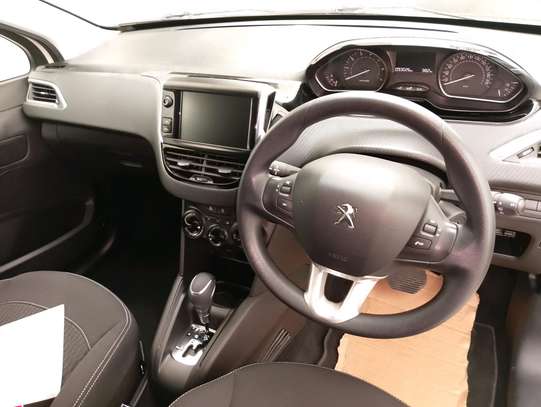 Peugeot 208 2017 image 7