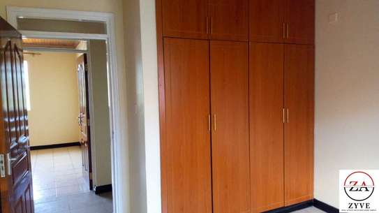 3 Bed Apartment with En Suite in Thome image 8