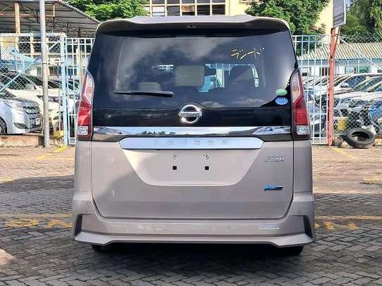 Nissan  Serena hybrid image 9