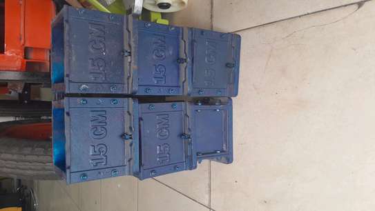 Concrete cube moulds image 3