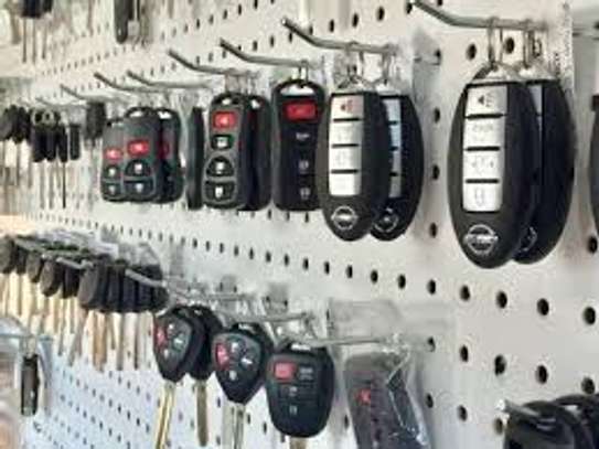 Locksmiths/Safe Installation/Window Locks/Safe Lock Repair image 3