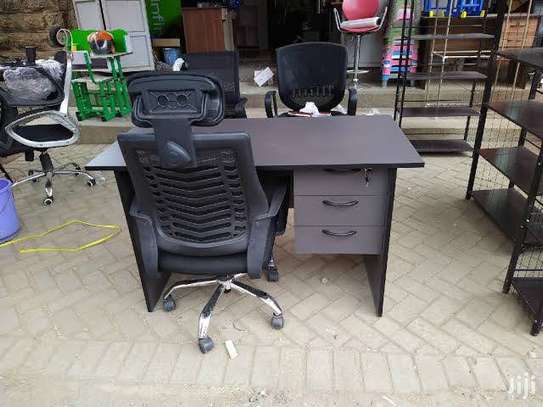 Secretarial desk ➕ adjustable seat. image 8
