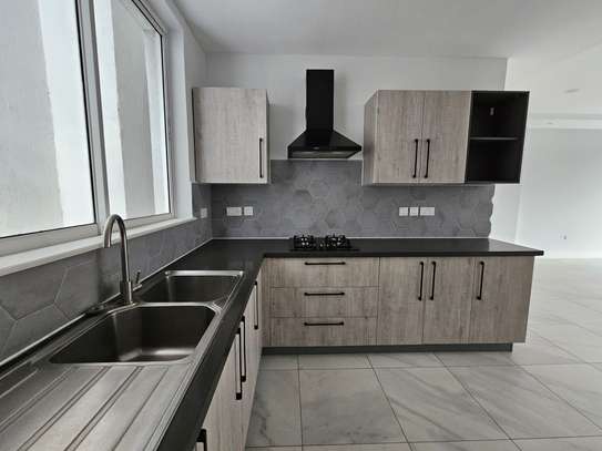 2 Bed Apartment with En Suite in Westlands Area image 2