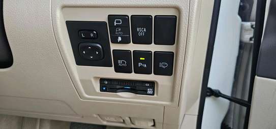 Land cruise v8  petrol image 1