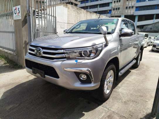 Toyota Hilux Double cabin Silver 2018 image 5
