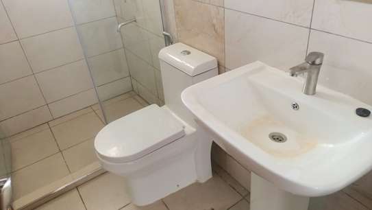 Serviced 5 Bed Apartment with En Suite in Parklands image 9