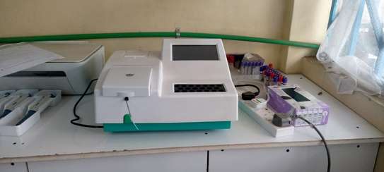 Semi-automated biochemistry machine image 2