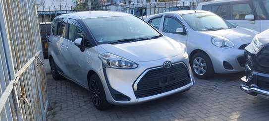 Toyota Sienta non hybrid 2018 silver image 9