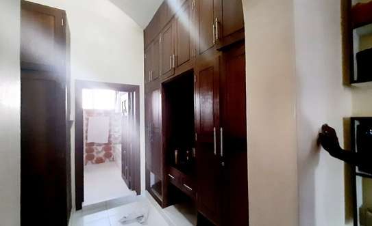 6 Bed House with En Suite in Bamburi image 15