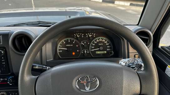 Toyota land cruiser V8 PiCkup 2021 image 7