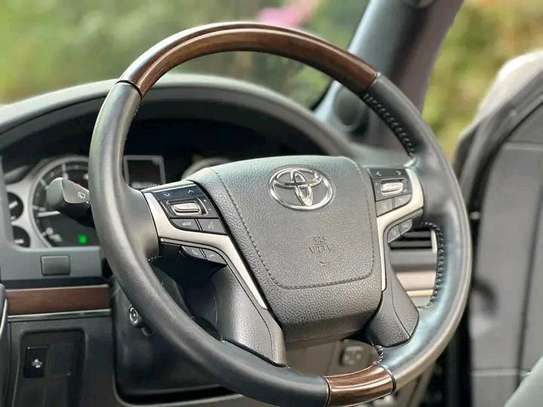 2016 Toyota land cruiser ZX V8 petrol image 11